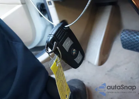 2015 BMW X1 xDrive28I z USA, uszkodzony, nr VIN WBAVL1C52FVY37996